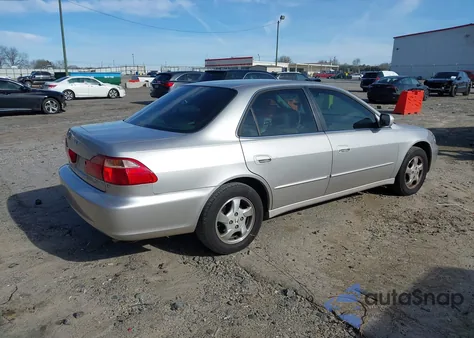 1999 Honda Accord Ex z USA, uszkodzony, nr VIN 1HGCG5651XA085932